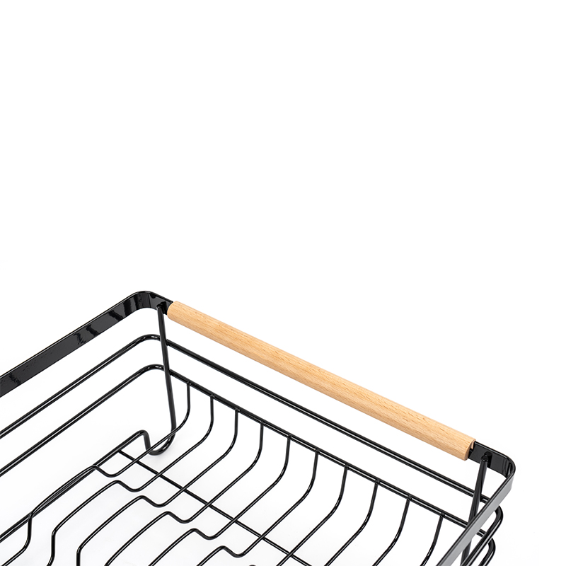 Metalni stalak za sušenje posuđa s drvenim ručkama