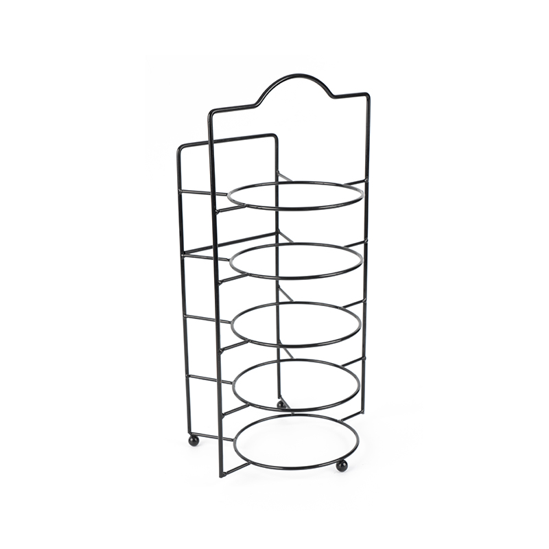 Stalak za posluživanje na više razina sa zdjelama i posuđem