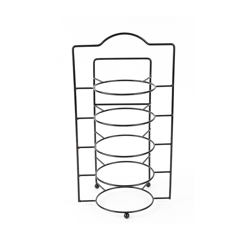 Stalak za posluživanje na više razina sa zdjelama i posuđem